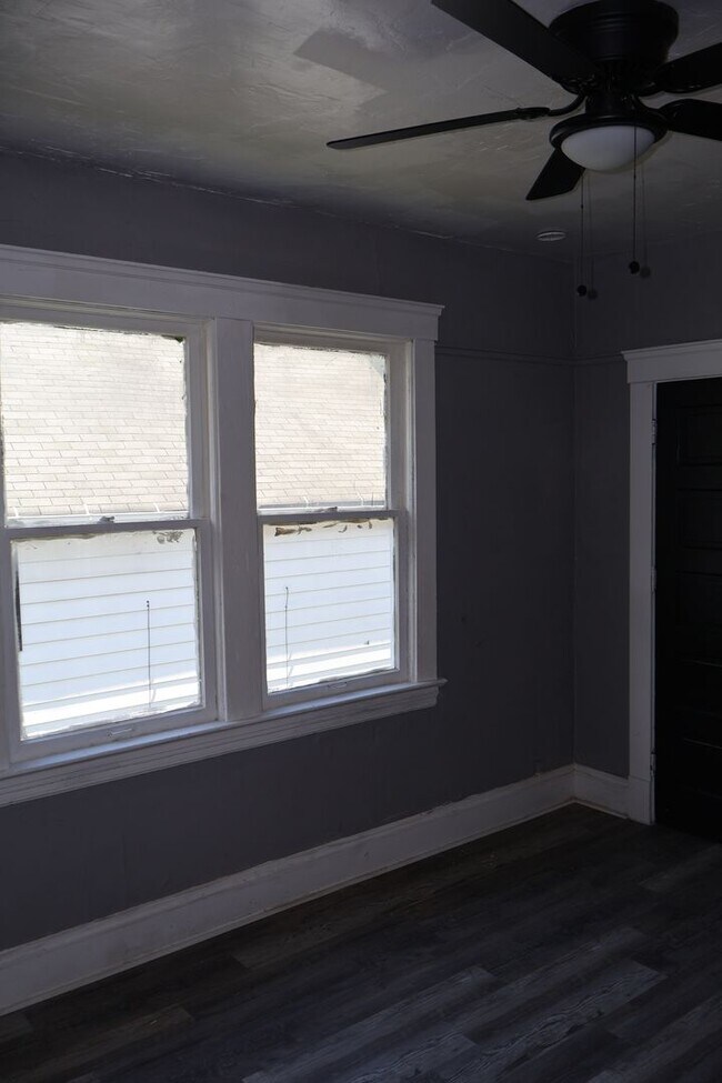 Building Photo - 6812 Whitney Ave
