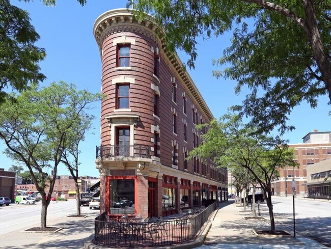 Primary Photo - Flatiron Apts. (1722 St. Mary&#39;s Ave.)
