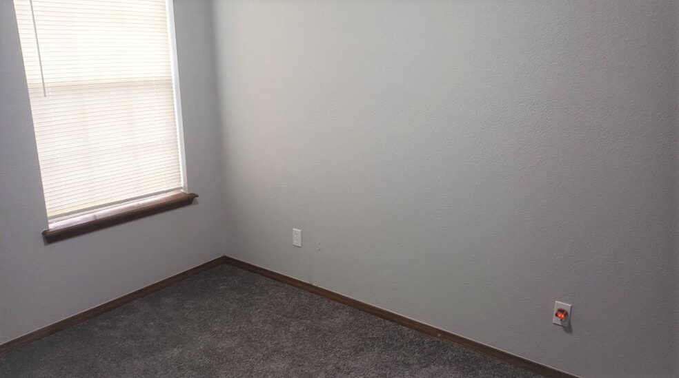 Building Photo - 11713 N 112th E Ave