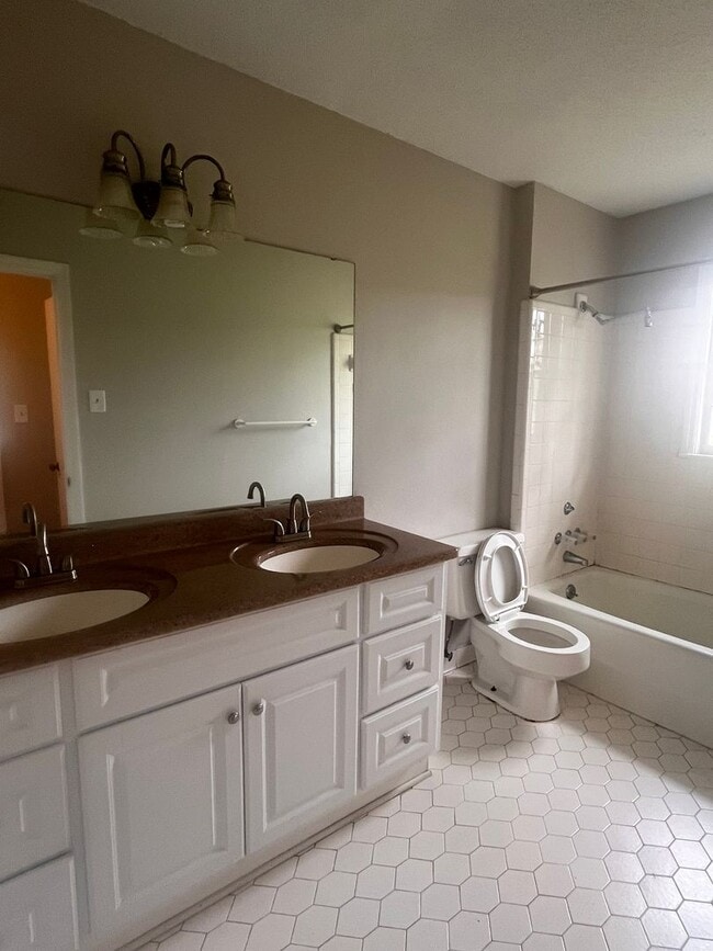 Building Photo - 5351 Golf Dr