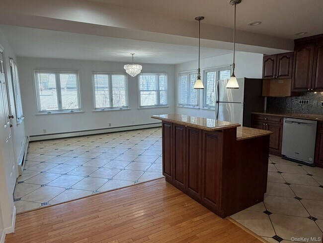 Building Photo - 42 Rhodes Dr