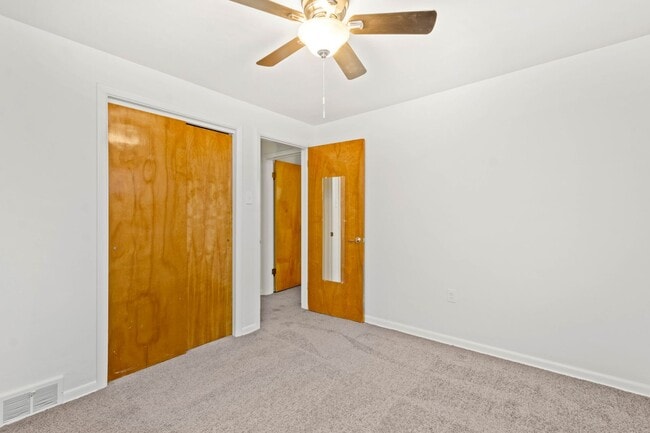 Building Photo - AVAILABLE APRIL 1ST! RENOVATED 3-bedroom!