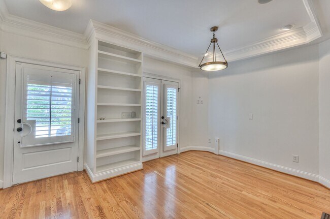 Building Photo - Perfect Brownstone in Sylvan Park near Wes...