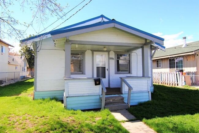 Building Photo - Rare 1 Bedroom House for Rent!