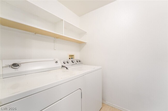 Building Photo - 1050 E Cactus Ave