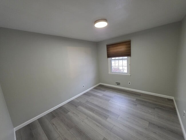 Building Photo - Available Now Great 3 Bedroom Ranch Home Close To Everything!