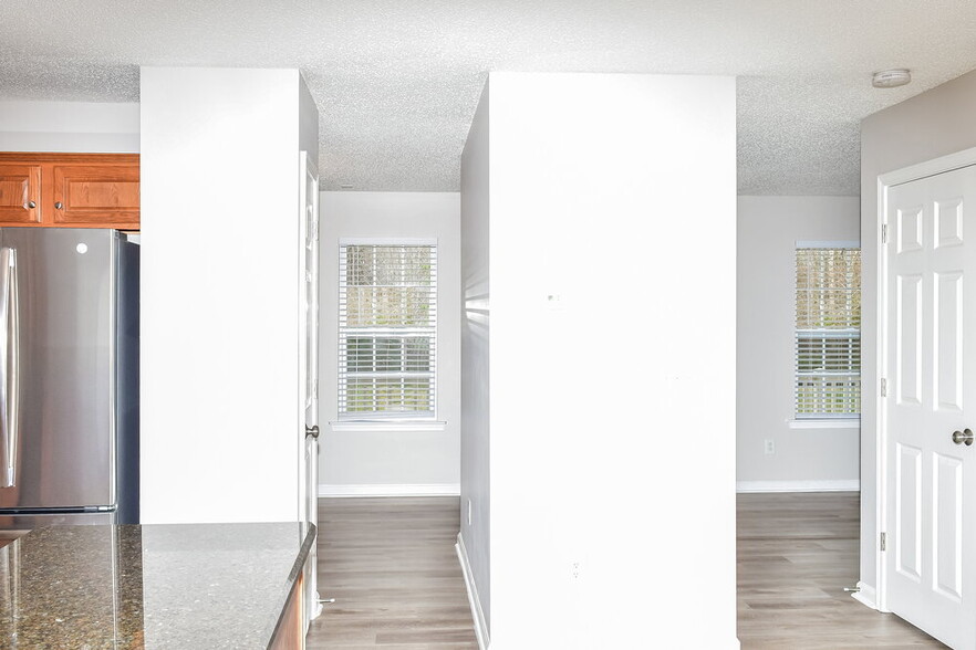 Building Photo - 12805 Coral Sunrise Dr
