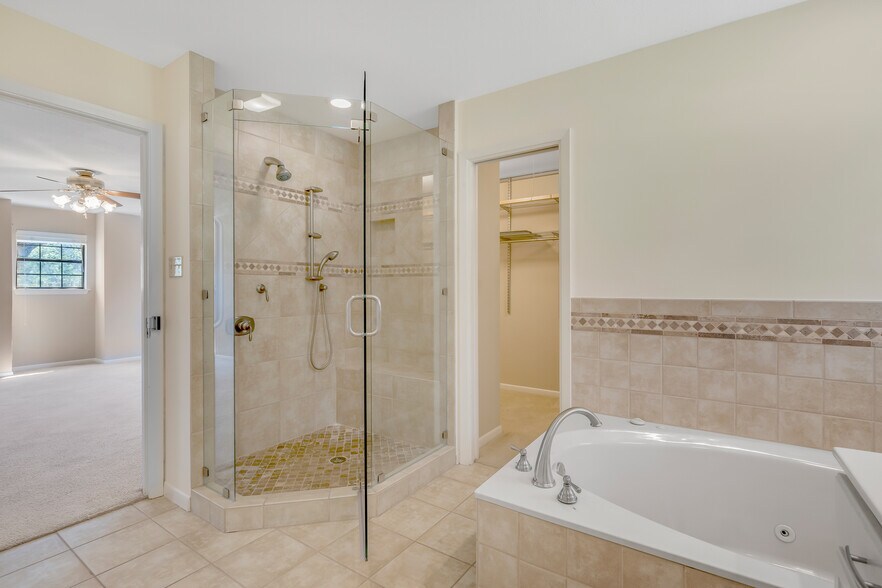 Building Photo - 9006 Balcones Club Dr