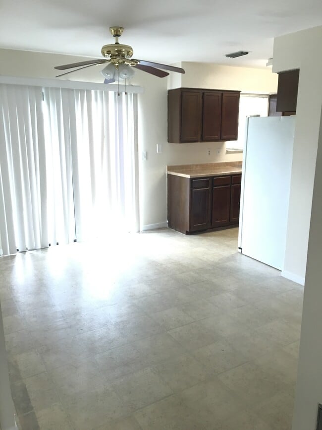 Building Photo - 1000 Pope St NW