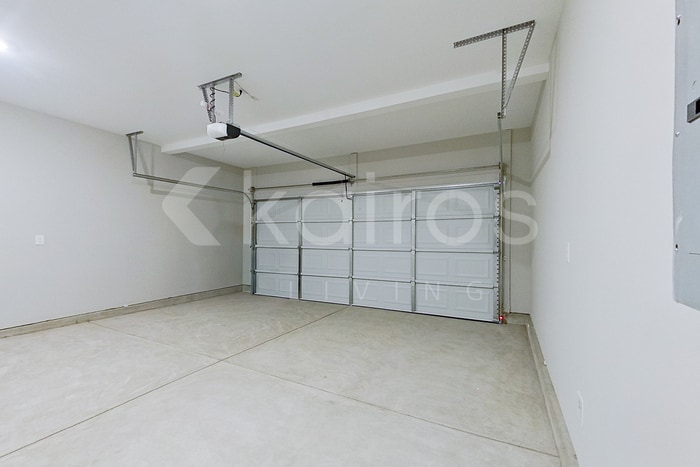 Building Photo - 928 Silent Barge Cv