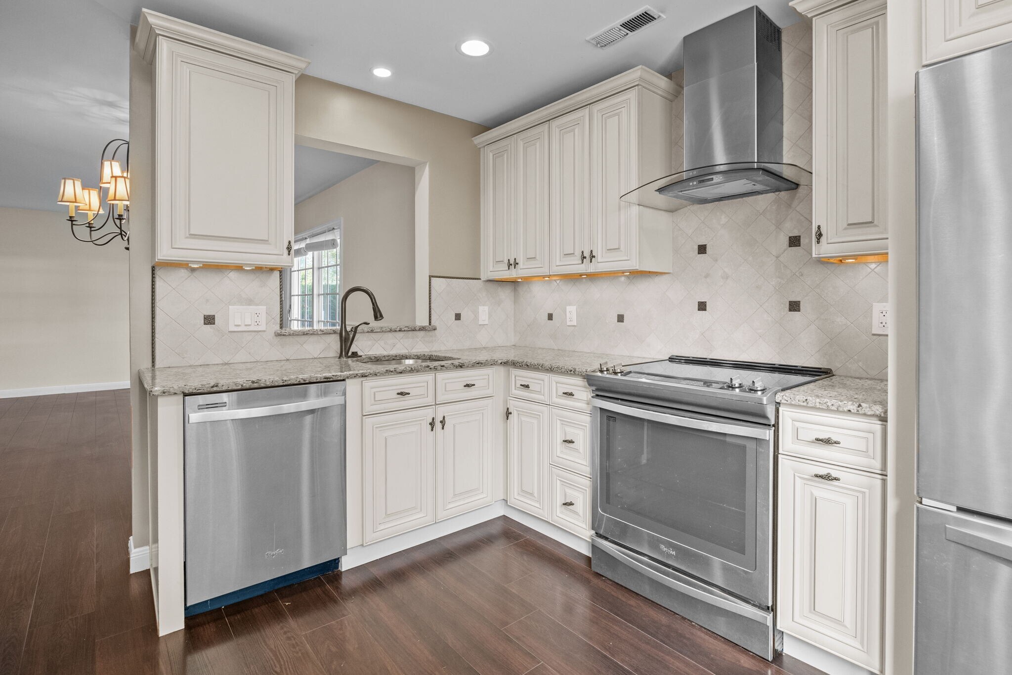 Kitchen - 51 Portsmouth Ct