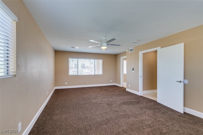 Building Photo - 3966 Green Leaf Dr