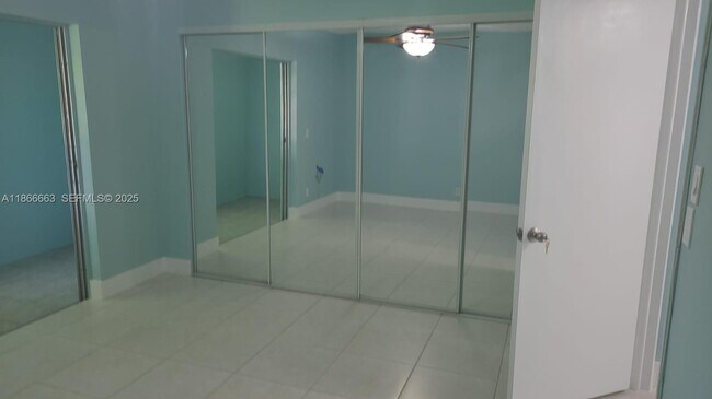 Building Photo - 202 Canterbury I