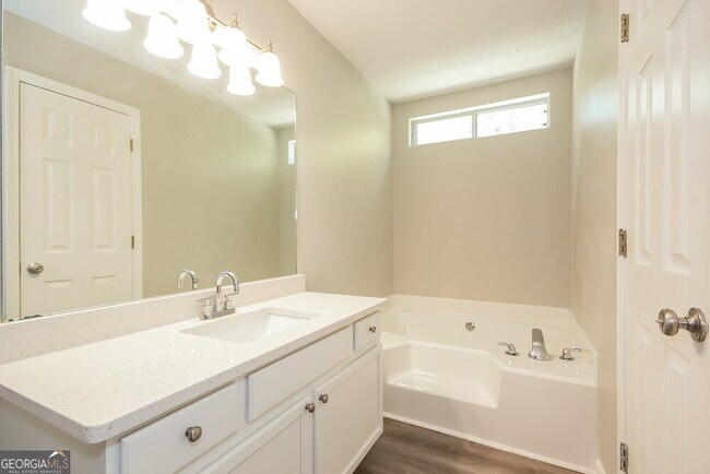 Building Photo - 3054 Aberdeen Way