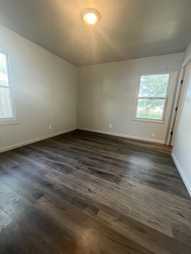 Building Photo - 526 St Leo Dr