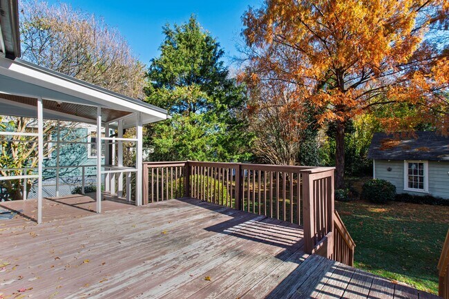 Building Photo - Charming Updated Bungalow in Raleigh’s Mordecai District!