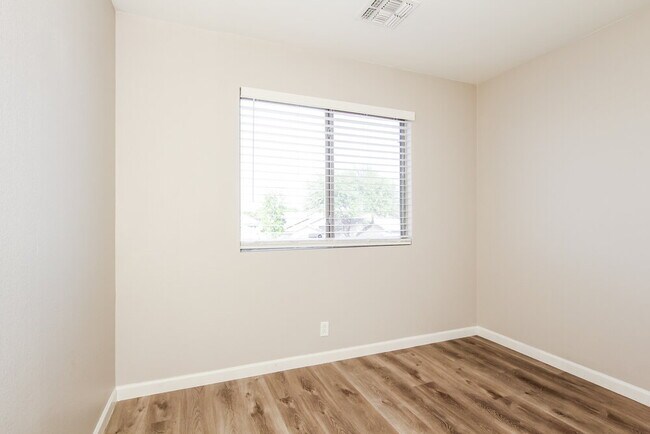 Building Photo - 8635 W Kathleen Rd