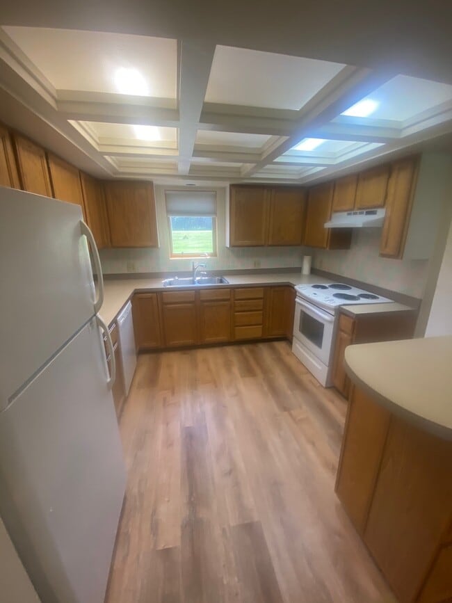 Kitchen - 102 Hoffman Dr