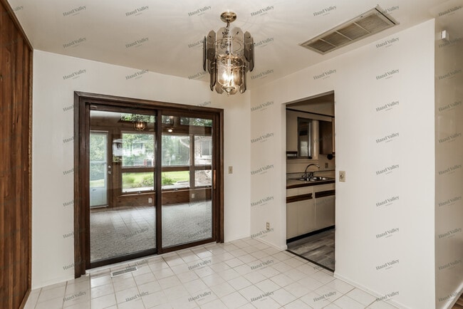 Building Photo - 9075 Tripoli Dr