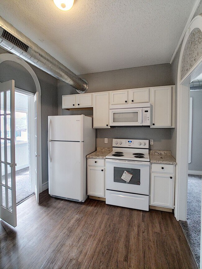 Building Photo - 702-704-704 18th Ave