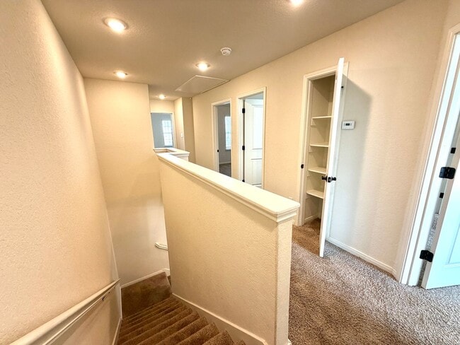 Building Photo - 10214 Lynwood Vlg