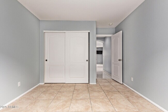 Building Photo - 5023 W Lynne Ln