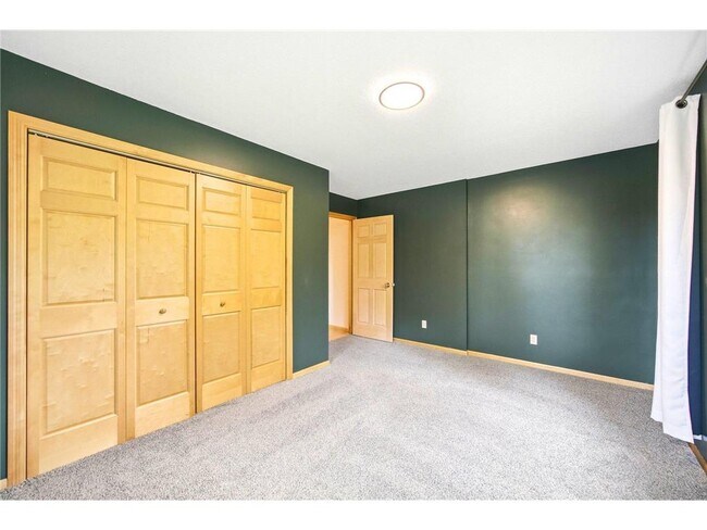 Building Photo - 17079 Paw Print Dr
