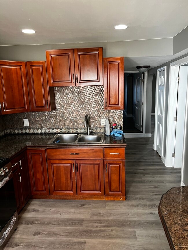 Building Photo - 8464 Little Neck Pkwy