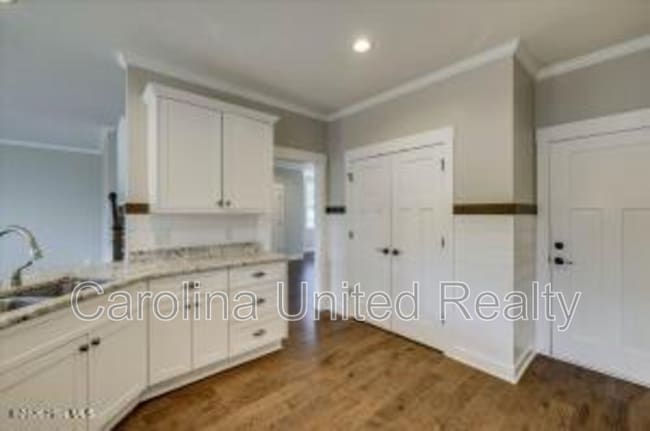 Building Photo - 1003 Glenhaven Dr