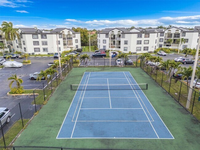 Building Photo - 9735 Fontainebleau Blvd