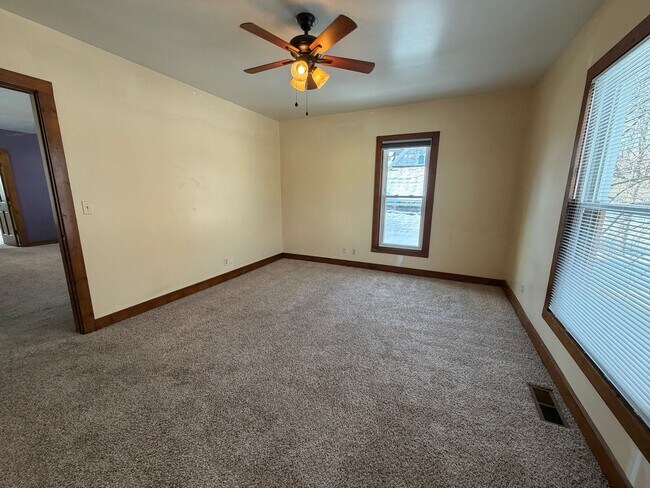 Building Photo - 3 Bedroom Home on NW Side of Grand Rapids