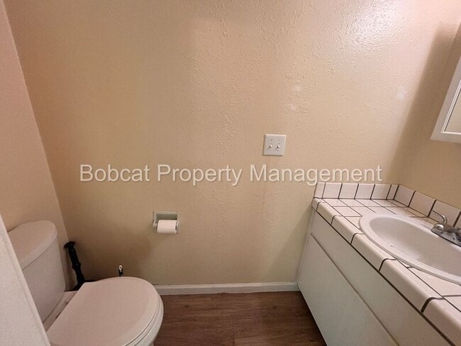 Building Photo - 1316 Green Dr