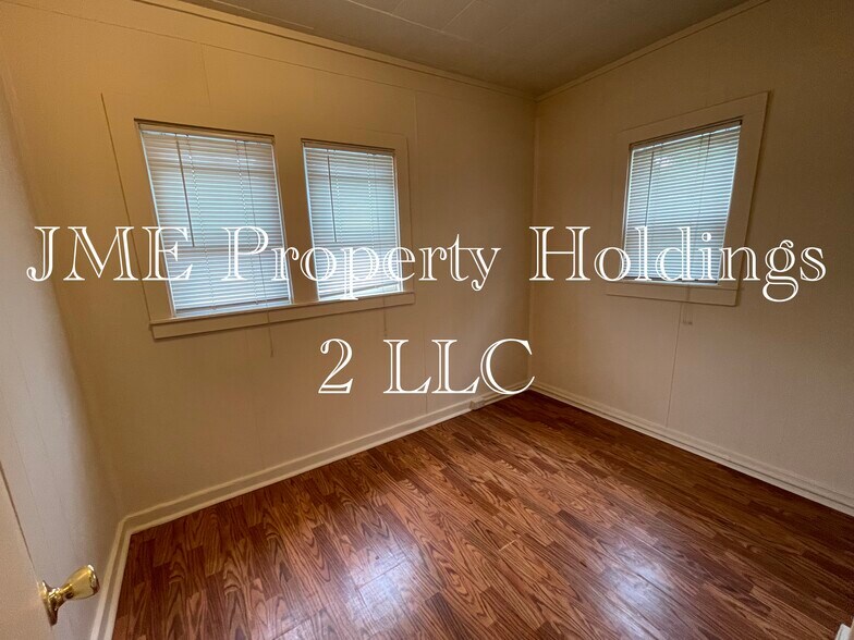 Building Photo - 113 W Young St