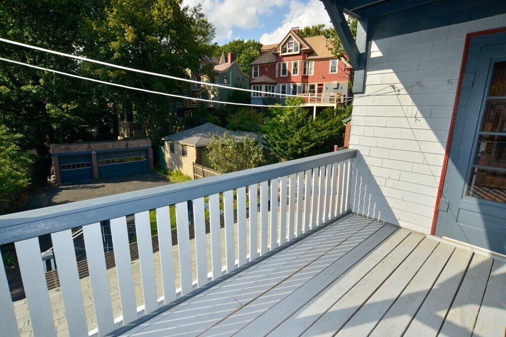 Building Photo - 89 Rockview St