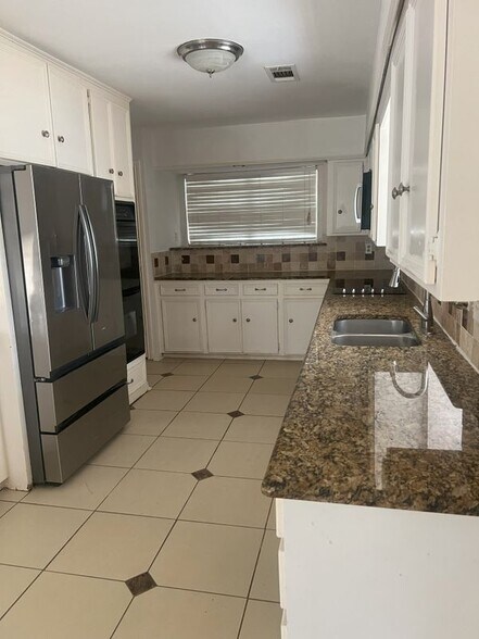 Building Photo - 3813 Whiterock Trail