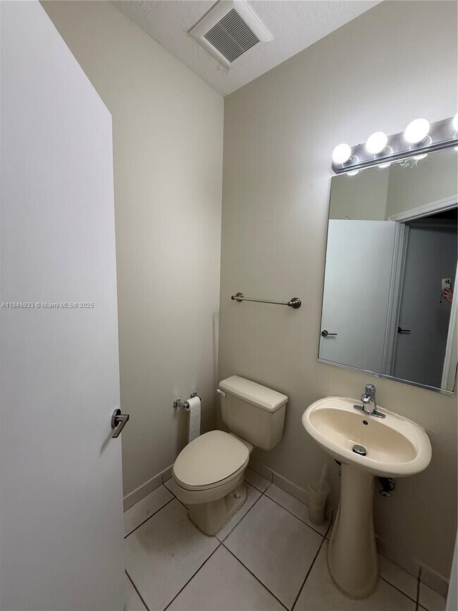 Building Photo - 15945 NW 81st Ct