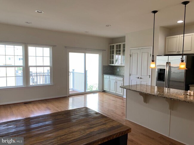 Building Photo - 9022 Randolph Cir