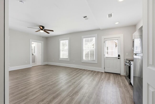 Building Photo - 300 E 3rd St