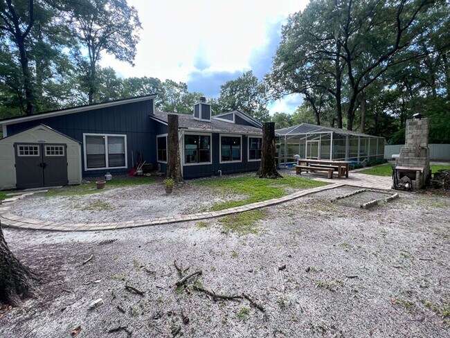 Building Photo - 3BR/2BA POOL HOME in SW Gainesville - avai...