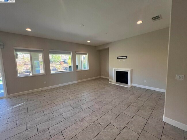 Building Photo - 1695 N Terracina Dr