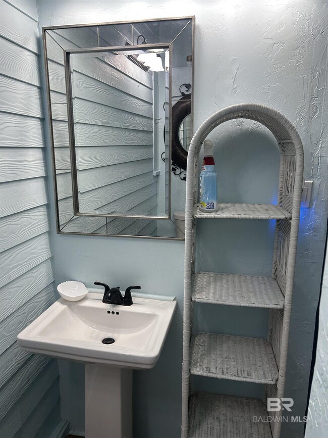 Building Photo - 22985 High Ridge Rd