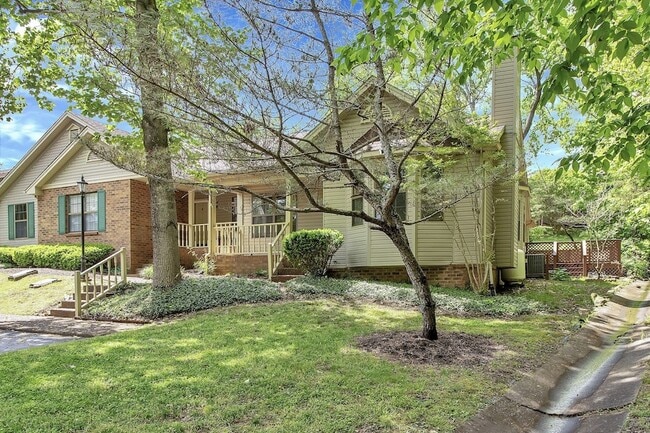 Building Photo - 816 Beazer Ln