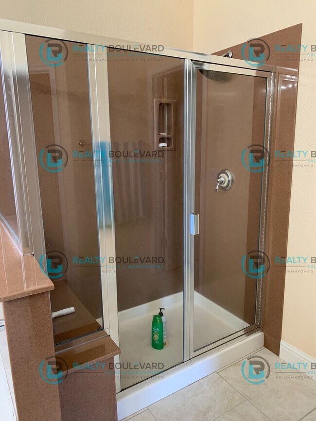 Building Photo - Beautiful 3 Bedroom, 2Bath, 3 Car Garage home in South Reno With Large Back Yard and Hot Tub!