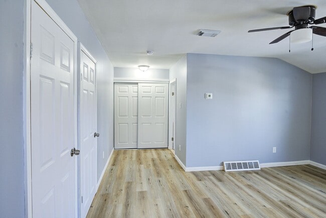 Building Photo - 903 Loney St