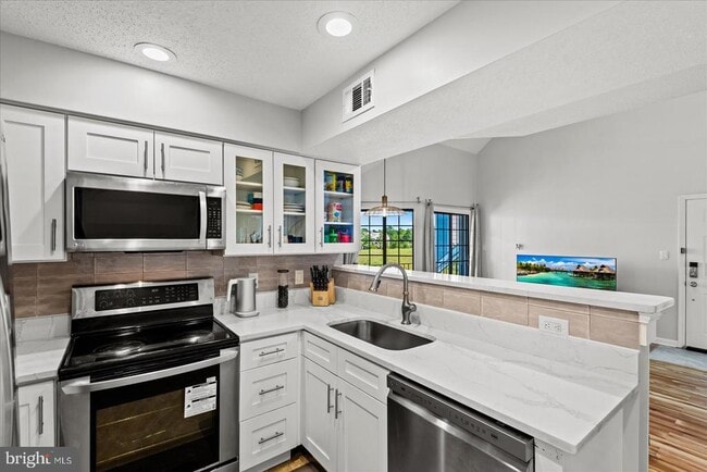 Building Photo - 6000 Mersey Oaks Way