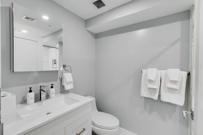 Building Photo - 150S S Independence Mall W