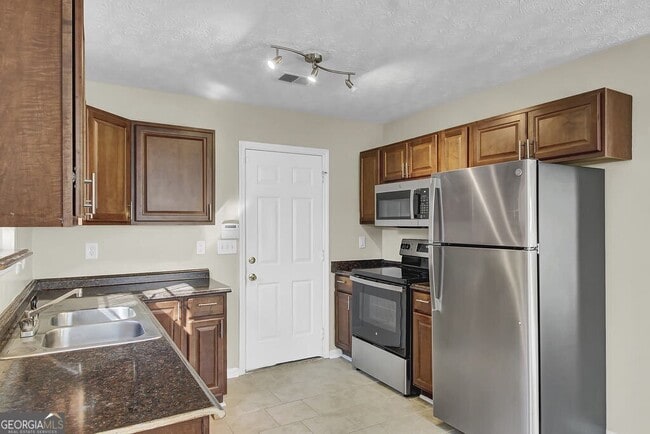 Building Photo - 40 Elisabeth Way