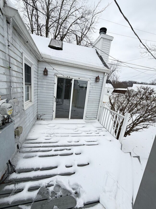 Building Photo - 206 Kenoak Dr