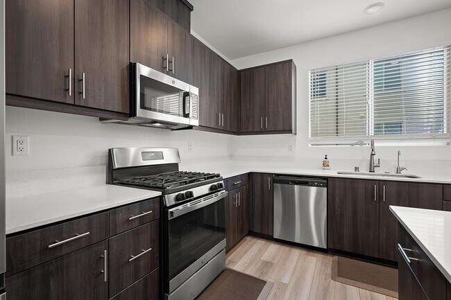 Building Photo - 5495 Seacliff Pl