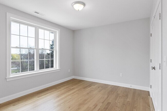 Building Photo - 149 Lowell Rd